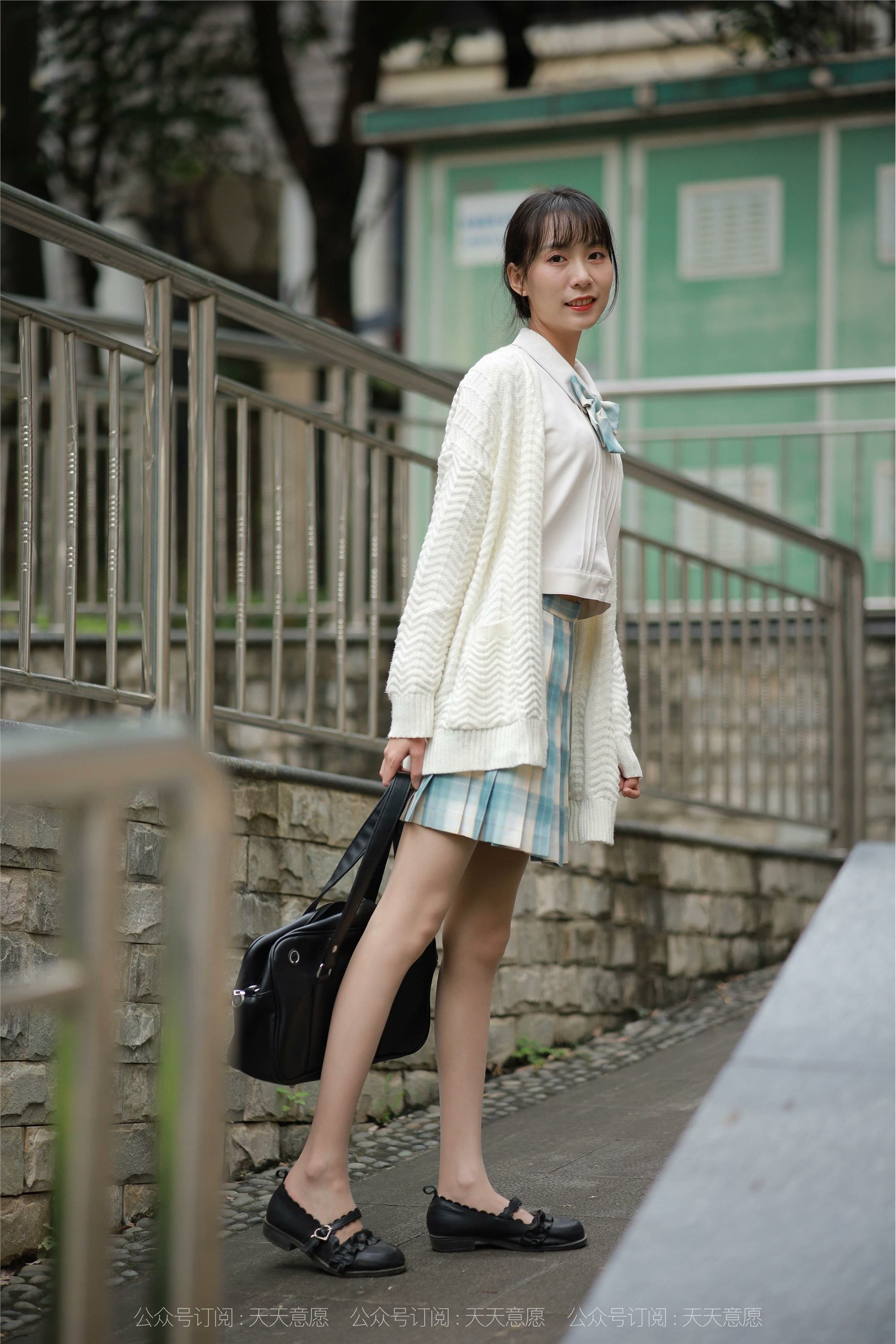 IESS异思趣向  2021.11.02 丝享家963：团团《长腿JK装》